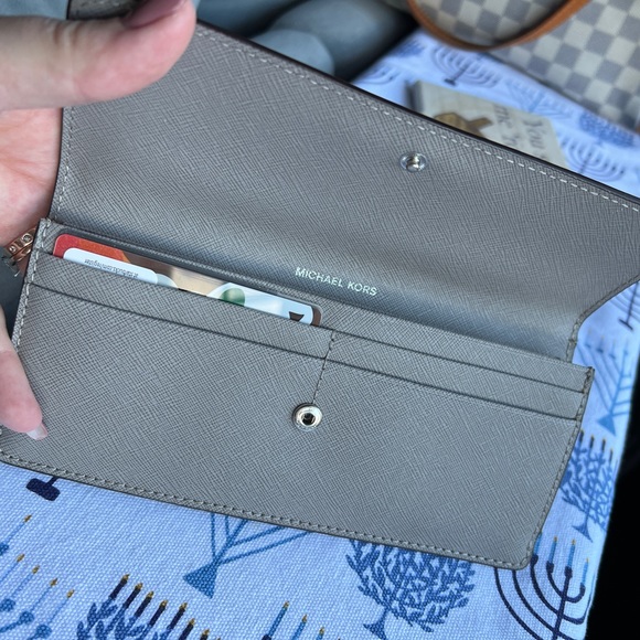 Michael Kors long wallet - Picture 3 of 6